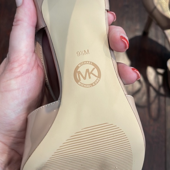 NWT Gorgeous Strapy Cream Michael Kors Heels - Picture 7 of 8